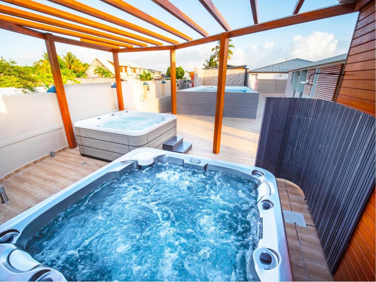 Evasion En Plein Coeur De La Ville T2 Jacuzzis Sauna Et Piscine Au Centre De Port-Louis Eksteriør billede